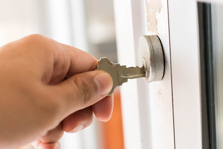 Georgia Landlord Guide: Rekeying Locks vs Changing Deadbolts Between Tenants